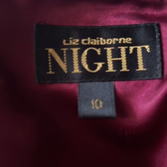 Elegant Burgundy Maxi Dress - Picture 5 of 5